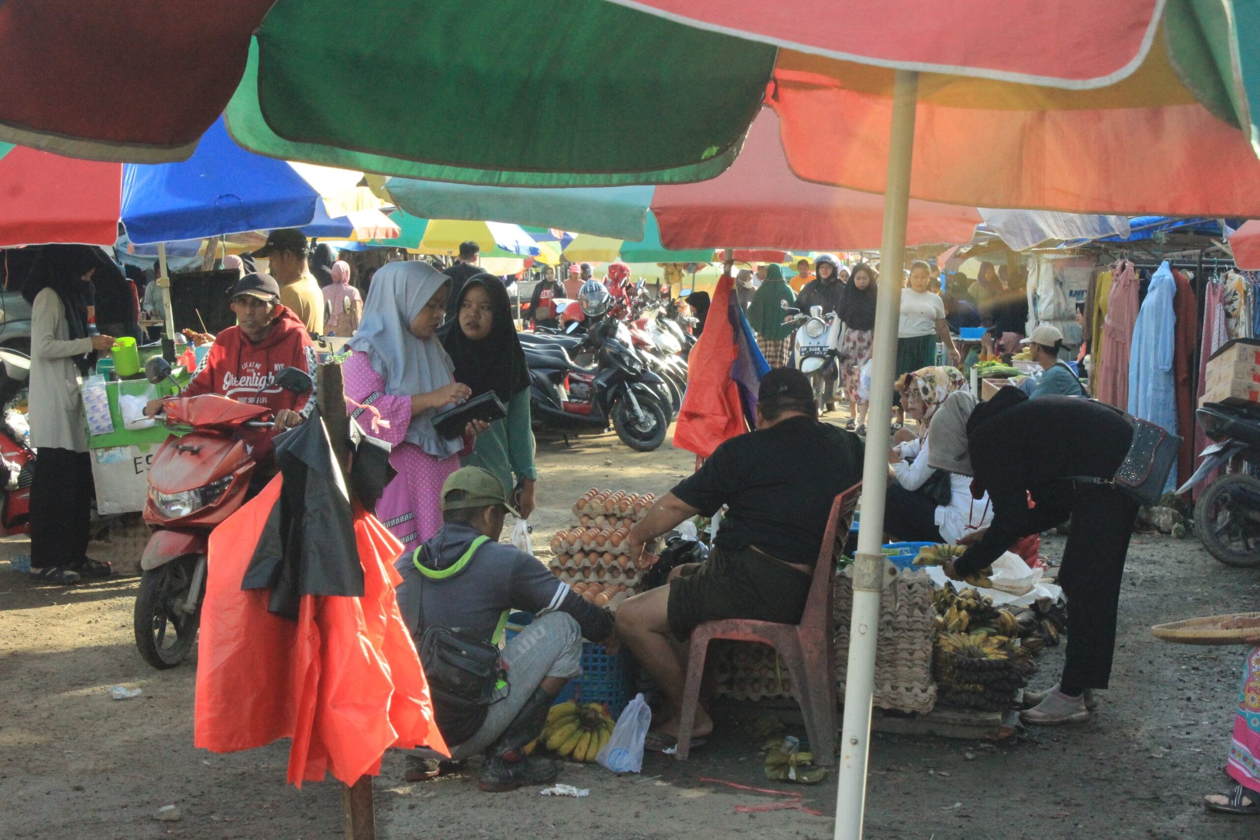 Foto: Suasana Pasar Bajoe. (Dok. Enews)