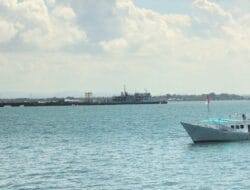 BREAKING NEWS: Penumpang Kapal Ferry Tujuan Kolaka Melompat ke Laut