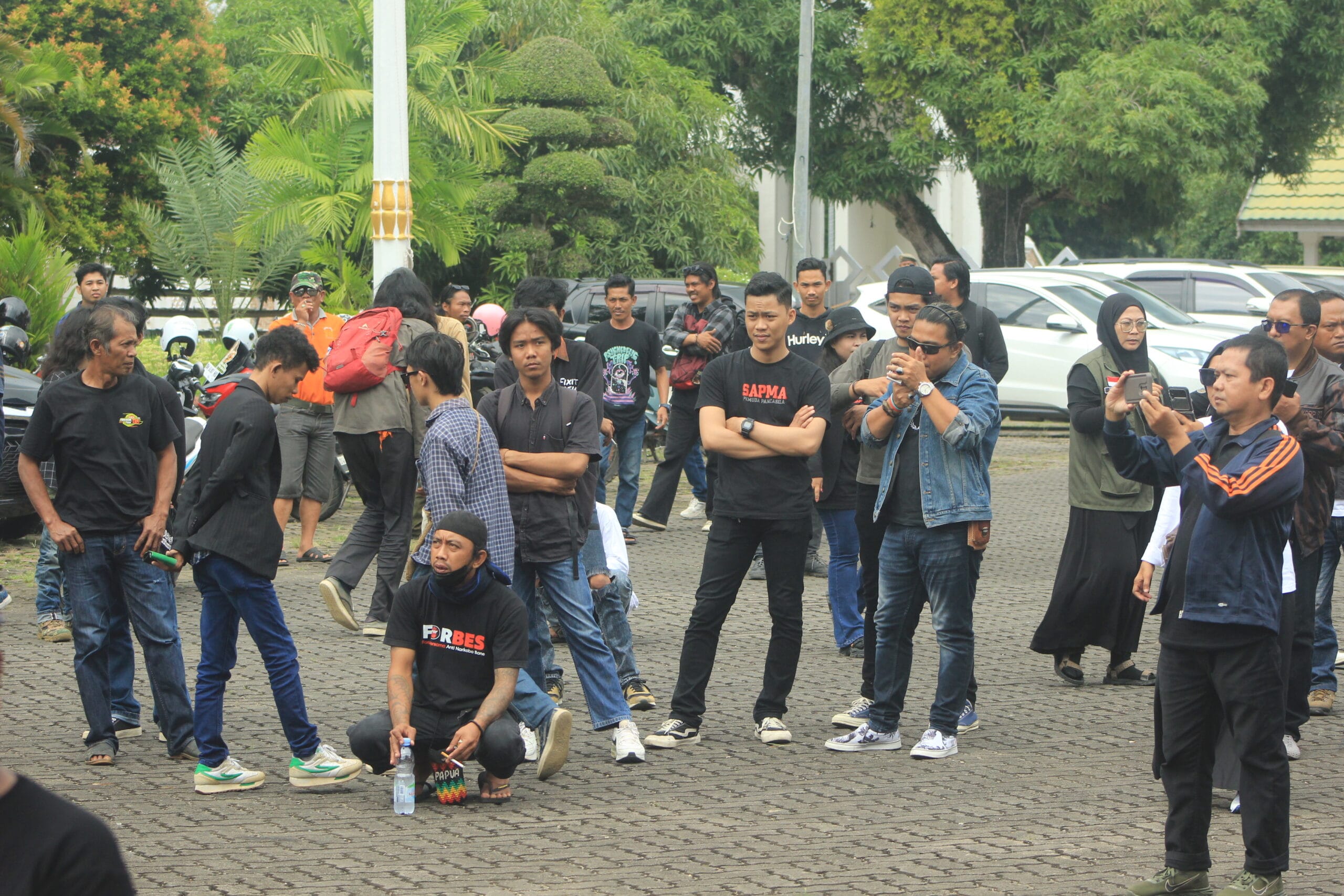 Foto: Para peserta aksi unjuk rasa.
