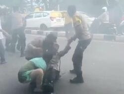 Aksi Unjuk Rasa di Unismuh Makassar Ricuh, Satu Polisi Terluka