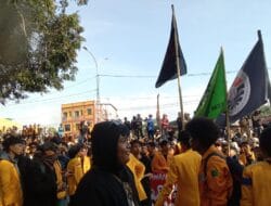 Demonstran Makassar: Jokowi Rakus Kekuasaan dan Penghianat Konstitusi