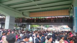 Sisi Positif Membludaknya Penumpang di Stasiun KRL Juanda dan Manggarai