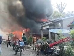 Kebakaran Hebat Hanguskan 4 Rumah di Tungke Bone