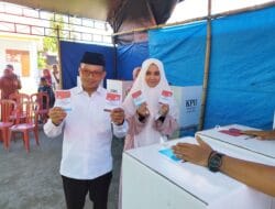 Aji Assul Salurkan Hak Suaranya di TPS 3 Mapilli Barat