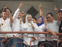 Pidato Kemenangan Tina-Yuki di Balkon Rumah