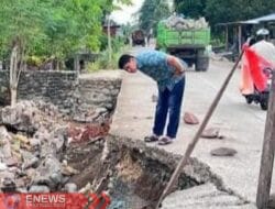 Kadis PUPR Wajo Tinjau Jalan dan Jembatan yang Rusak Dampak Banjir