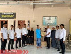 Sat Intelkam Polres Wajo bersama BEM Uniprima Berbagi Paket Sembako