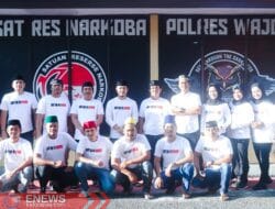 Dipimpin AKP Prawira Wardany, Sat Narkoba Polres Wajo Berbagi Takjil