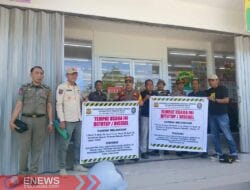Langgar Perda, Satpol PP Polman Segel Toko Ritel di Jalan Hos Cokroaminoto