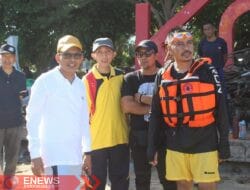 Hari Bumi 2025, Pemkab Polman Bersihkan Pantai Bahari Polewali