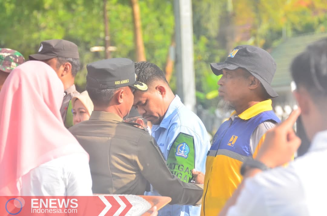 Pemasangan Ban Lengan Kepada Tim Satgas Swasembada Pangan