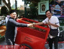 Lama Digadang, Warga Rusunawa Jogoyudan Akhirnya Dapat Gerobak Sampah