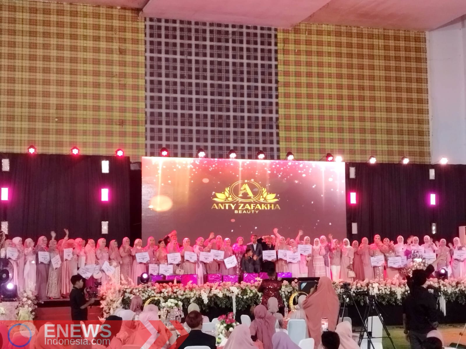 Foto: Kemeriahan suasana launchibg scincare Anty Zafakha Beauty.