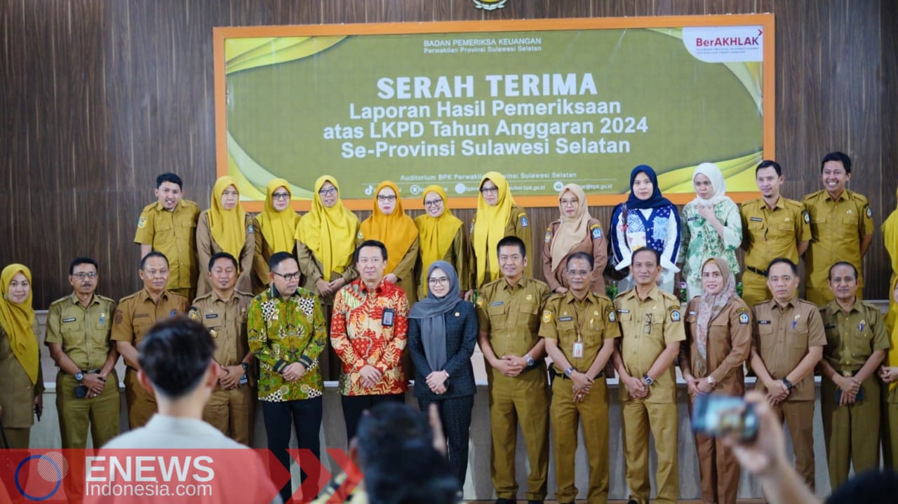 Pose Bersama Ketua BPK RI perwakilan Sulsel, Wabup Bone dan Ketua DPRD Kabupaten Bone