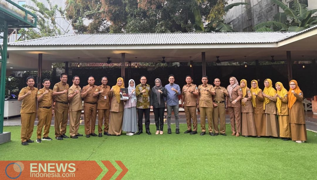 Sabet WTP 10 Kali Berturut-turut, Wabup Bone, Ketua DPRD, Beserta Kepala SKPD berpose dengan sumringah