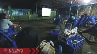 Ditemani Bakwan Goreng, Warga Kadirojo Gelar Nobar Timnas Indonesia VS China