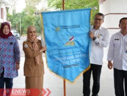 Harganas ke-32, Pemprov Sulbar Serahkan Pataka BKKBN ke Pemkab Polman
