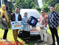 Diantar ke Rumah, BRI Sinjai Serahkan 1 Unit Mobil ke Pemenang Undian Panen Simpedes