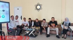 Foto: Anggota Forbes Anti Narkoba Bone yang hadir pada Sosialisasi Anti Narkoba di SMKN 7 Bone, dari kanan: Asriadi SPd Mpd (guru SMKN 7 Bone), Sabri, Andi Mantra Bumi, Anto Syambani Adam, Rahmat, Adit Triana (Ketua Tagana Bone), Ainul (anggota Tagana).