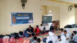 Foto: Anggota Forbes Anti Narkoba Bone hadir di SMKN 5 Bone.