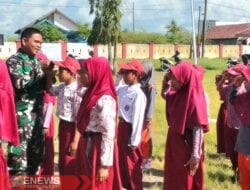 Babinsa Koramil 13/Sibulue Latih PBB Murid SD