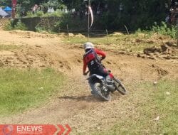 Balap Cross Motor Ojek Gabah UD Putra Tibojong di Bone Berlangsung Sukses