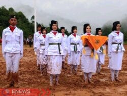Semangat Paskibraka Ulumanda Selesaikan Tugas di Lapangan Berlumpur