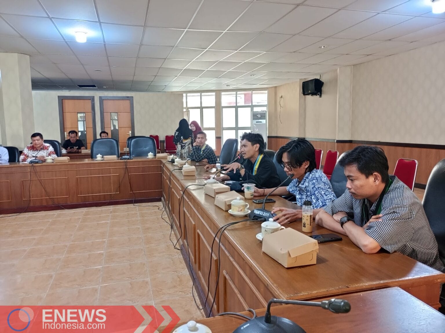 Rdpu Disebut Pencitraan, Aktivis Walk Out Saat RDPU Penolakan Kenaikan PBB ...