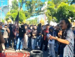 Demonstran: Rakyat Tercekik PBB P2, Bupati Bone Hanya Joget di Medsos