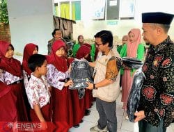Baznas Bone Peduli Pendidikan, 112 Paket Tas Diserahkan Kepada Siswa Kurang Mampu di Lapri