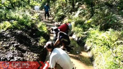 Warga Desa Mamampang Bantaeng Gotong Royong Perbaiki Saluran Irigasi