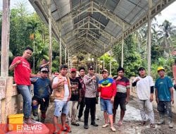 Warga Uhailanu Mamasa Gotong Royong Perbaiki Proyek Mangkrak