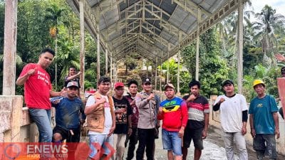 Warga Uhailanu Mamasa Gotong Royong Perbaiki Proyek Mangkrak