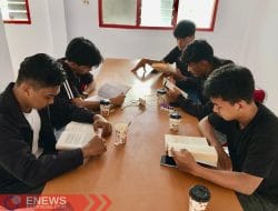 “Cukup Bayar Pakai Doa”: Kehangatan “Ngopi Sambil Baca Buku” Ala BEM Uncapi