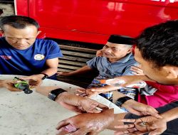 Damkarmat Bone Lepas Cincin di Jari Lansia