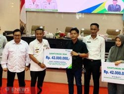 BAZNas Bone Serahkan Santunan Kematian Imam Toro