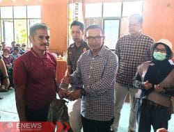 Bupati Polman Serahkan 175 Kambing ke 9 Kelompok Tani