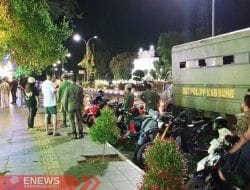 Pesta Miras di Depan Rujab Bupati Bone Ricuh