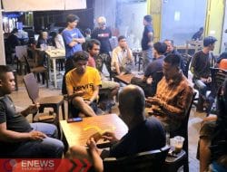 Lomba Domino di Warkop Syir Watampone, 32 Peserta Adu Strategi