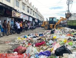Atasi Penumpukan Sampah di Pasar Wonomulyo, DLHK dan DPRD Polman Turun Tangan
