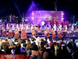Orkestra Santri Al Ikhlas Ujung Pukau Ribuan Penonton di Konser Lintas Agama Bone