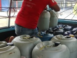 Antrean Panjang di SPBU Tammerodo Sendana Diduga Akibat Pengguna Jeriken
