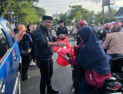 Ramadan, NasDem Sinjai Berbagi Takjil dan Sembako