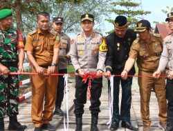 Kapolres Berau Resmikan Revitalisasi Jembatan Merah Putih