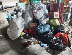 Sampah Menumpuk di Pasar Wonomulyo, DLHK Polman Disorot Warga