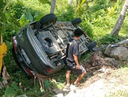 Kecelakaan Tunggal di Tammerodo Sendana, Mobil Terjun ke Parit
