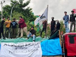 Hardiknas, Mahasiswa FEB Unismuh Turun ke Jalan: Negara Dinilai Gagal Prioritaskan Pendidikan