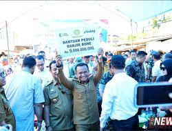 Mentan Amran Salurkan Bantuan Banjir Rp9 Miliar untuk Warga Bone