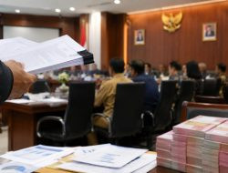 Polemik Tim Ahli Bone Berlanjut: Rakyat Butuh Jalan dan Layanan Kesehatan