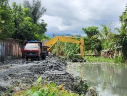 Warga Apresiasi Bupati Polman Kerahkan Excavator Pribadi Atasi Banjir